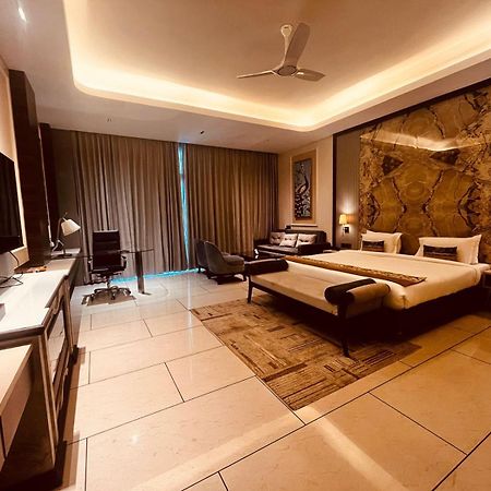 Lokesh Hotel Talai  外观 照片