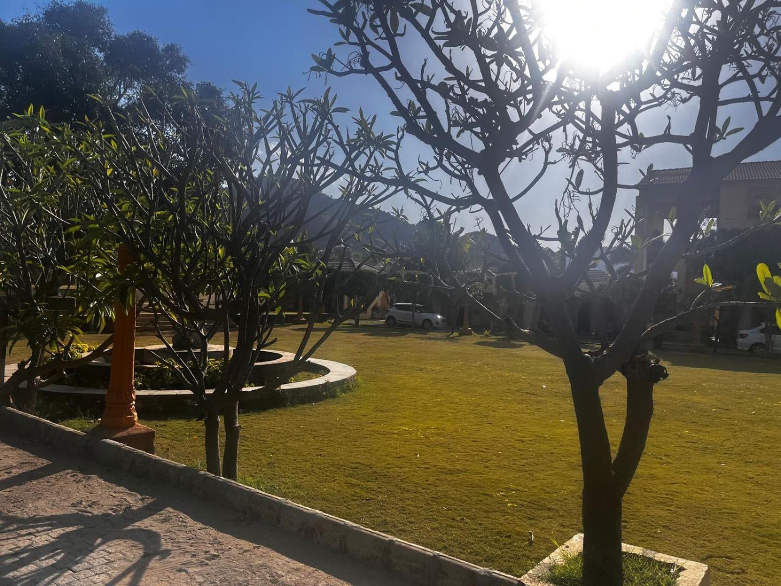 Lokesh Hotel Talai  外观 照片