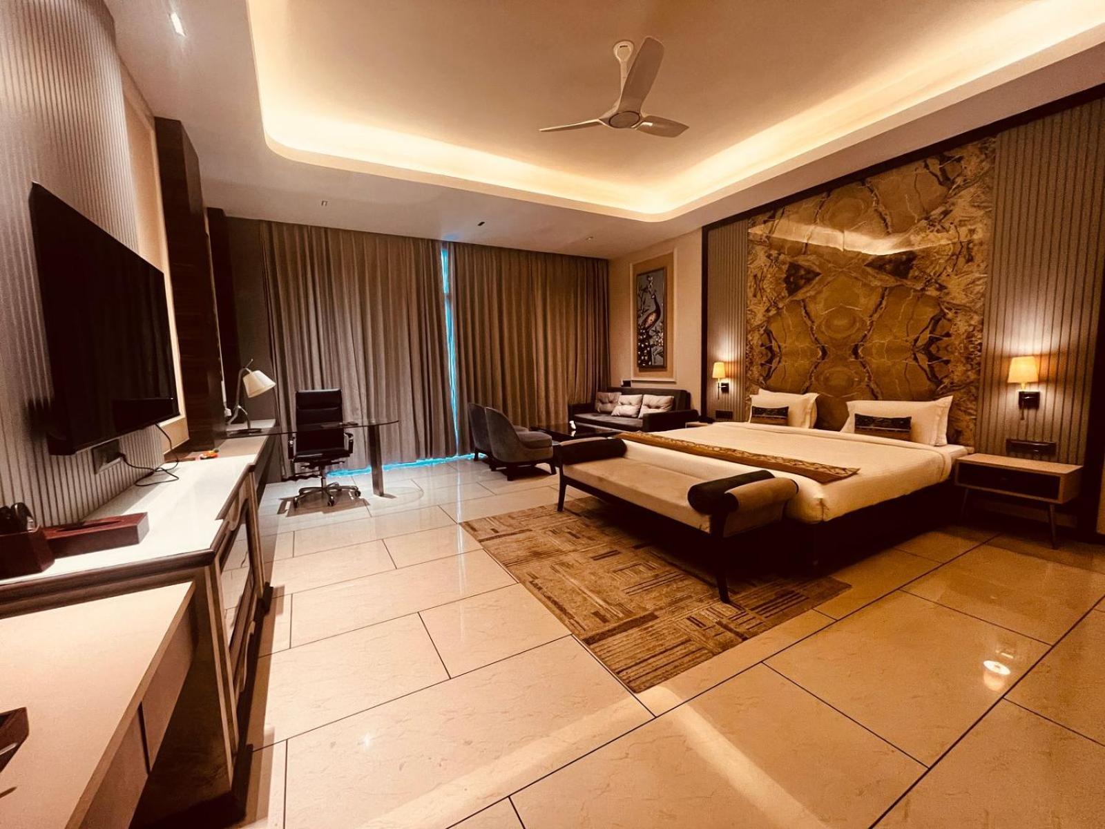 Lokesh Hotel Talai  外观 照片