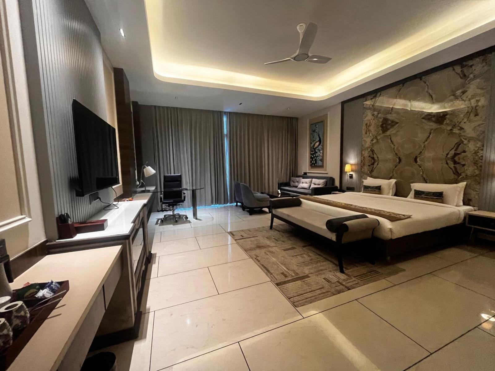 Lokesh Hotel Talai  外观 照片