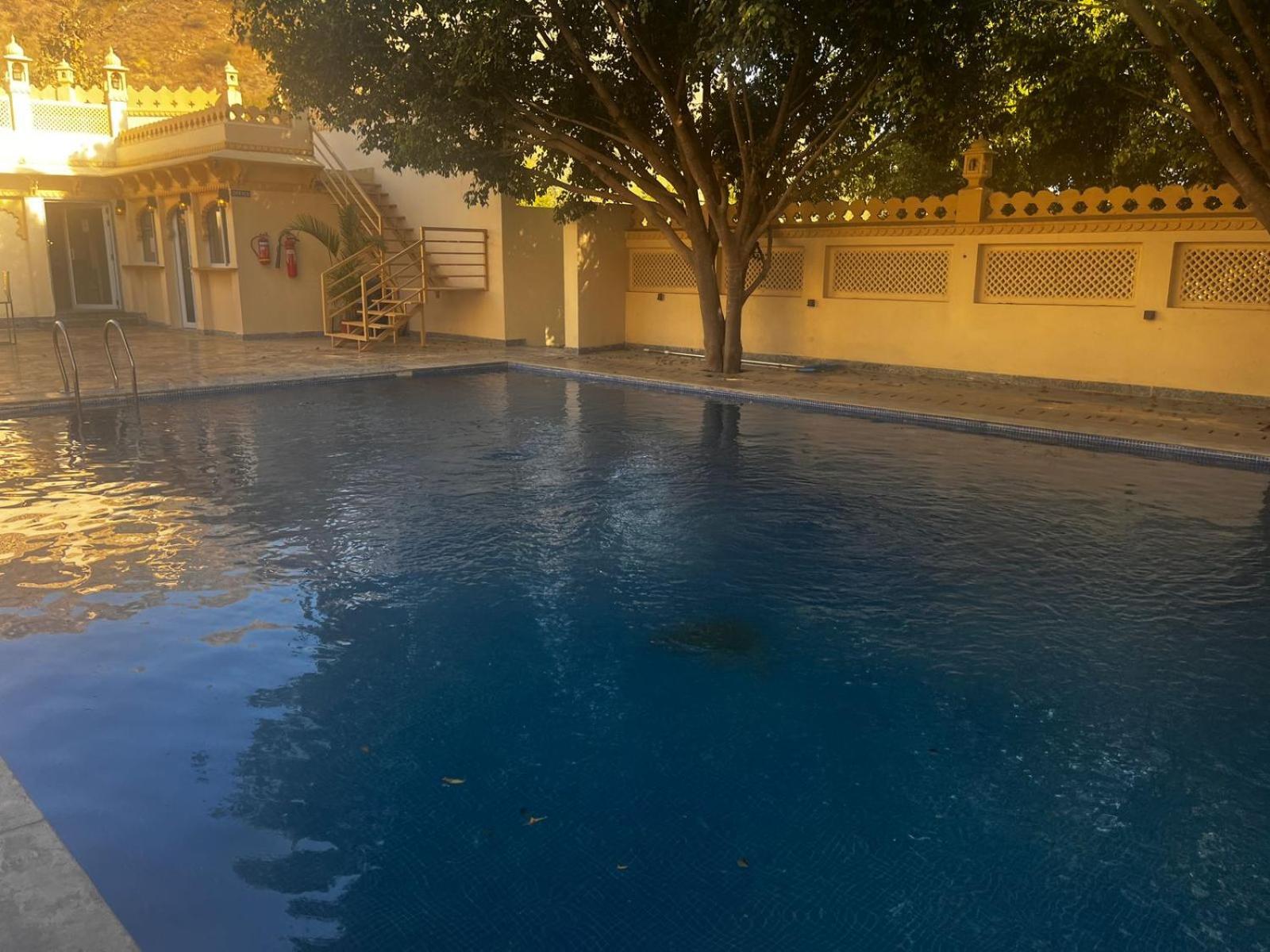 Lokesh Hotel Talai  外观 照片