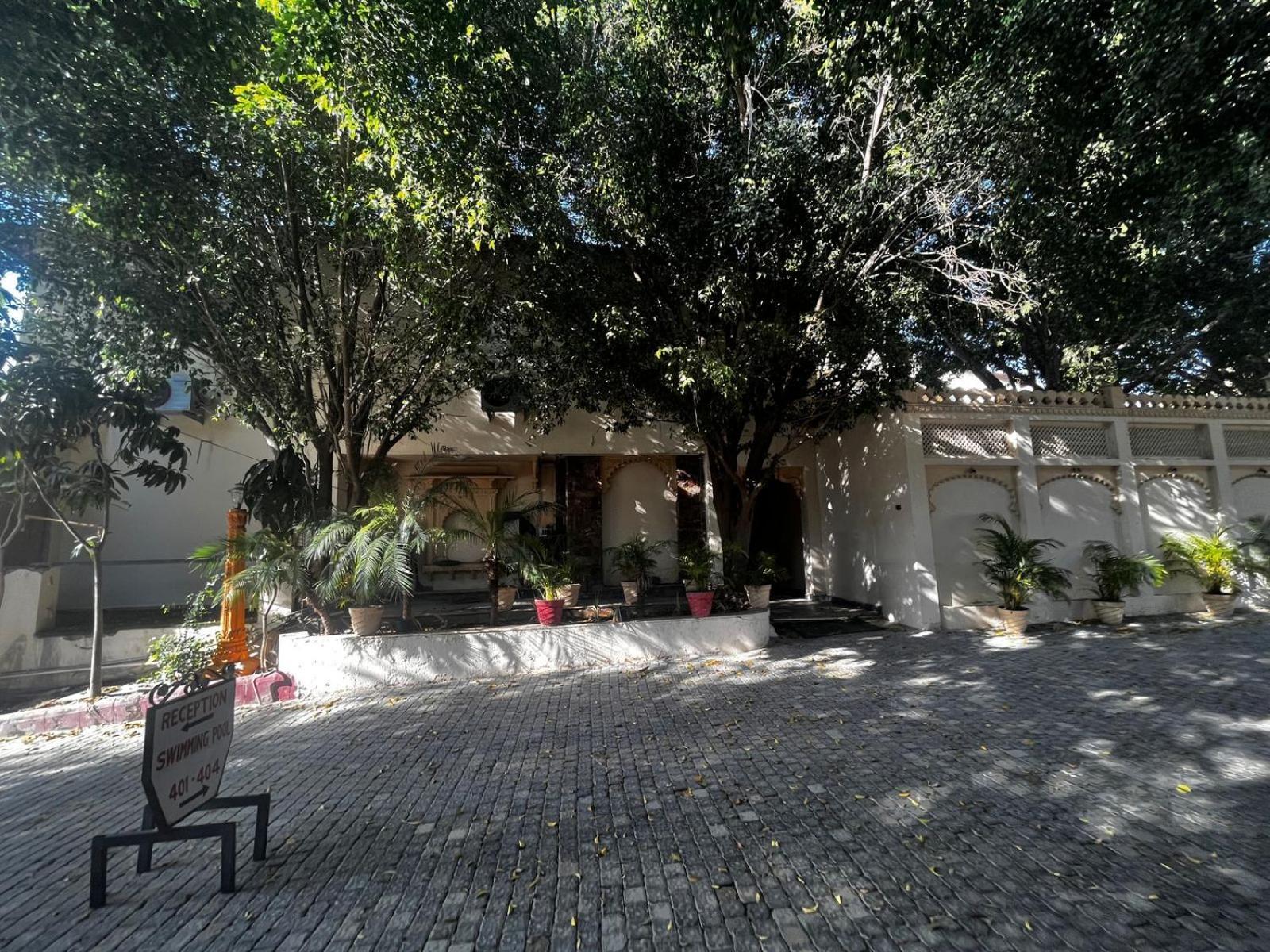 Lokesh Hotel Talai  外观 照片