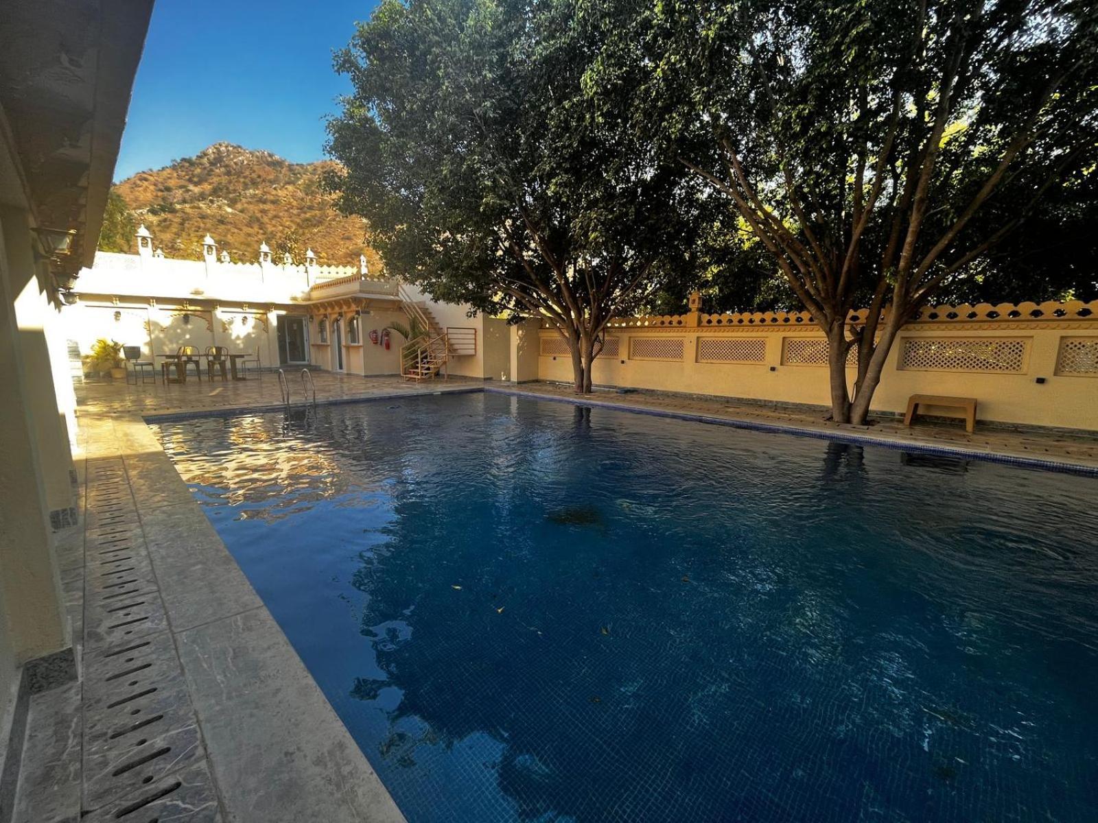 Lokesh Hotel Talai  外观 照片
